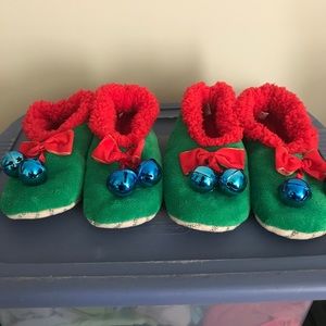 "NEW" 2/$18 SNOOZIES XMAS SLIPPERS